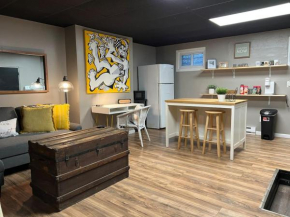 Cozy Artist Apartment Queen Bed Stylish plus WIFI